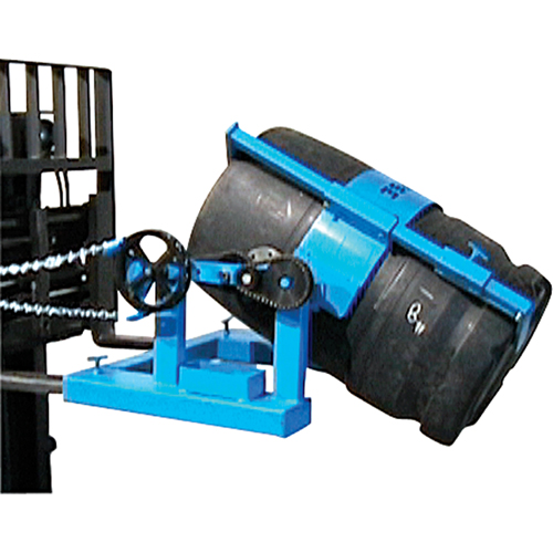 Leveur de baril pour chariot &eacute;l&eacute;vateur, Baril de 55 gal. US (45 gal. imp.), Capacit&eacute; 1500 lb/680 kg Quali-T-Solutions