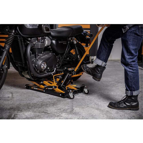 Cric pour VTT et motos, 0,75 tonnes Capacit&eacute;, 4-2/3" Abaiss&eacute;e, 14-1/2" &eacute;lev&eacute;e, Hydraulique &agrave; main Quali-T-Solutions