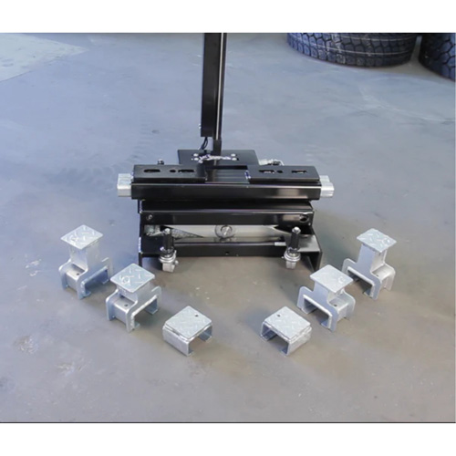 Cric de levage dextr&eacute;mit&eacute; par pare-chocs, Capacit&eacute; de 12 tonne(s), 8" - 15-3/4" h Quali-T-Solutions