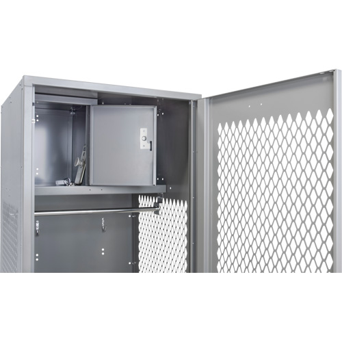 Casier pour &eacute;quipement avec porte, Acier, 24" la x 18" p x 72" h, Gris Quali-T-Solutions