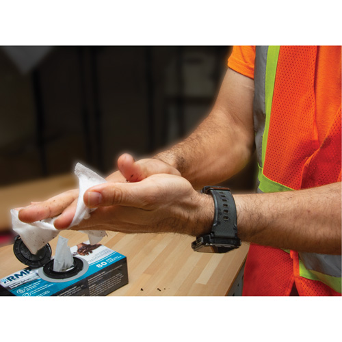 Lingettes nettoyantes extra-larges, 80 lingettes, 8" x 8" Quali-T-Solutions