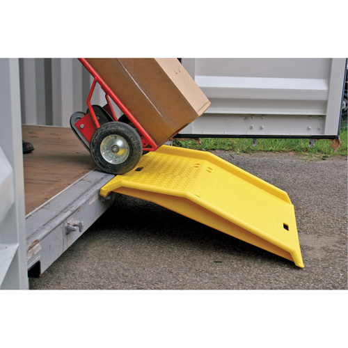 Rampe portable en poly pour contenant d'exp&eacute;dition, Capacit&eacute; de 750 lb, 35" la x 36" lo Quali-T-Solutions