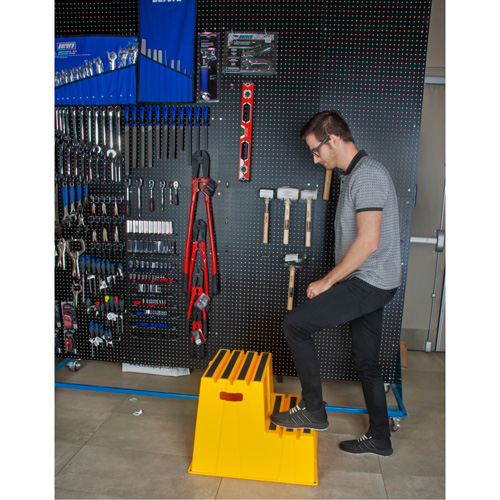 Escabeau industriel, 2 marches, 26" x 22-7/16" x Hauteur 19-11/16" Quali-T-Solutions