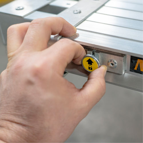 Planche de travail t&eacute;lescopique, 108" la x 12" pr, Capacit&eacute; de 250 lb, D&eacute;mont&eacute; Quali-T-Solutions