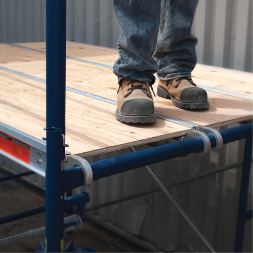 Tour d'&eacute;chafaudage compl&egrave;te avec roulettes, 66-2/10" p x 177-1/2" h Quali-T-Solutions