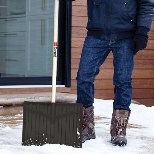 Nordic Snow Shovel, Polypropylene Blade, 17-3/4" Wide, D-Grip Handle Quali-T-Solutions