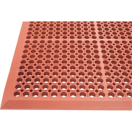 Tapis de s&eacute;rie Competitor, &agrave; fentes, 3' x 5' x 7/8", Orange, Caoutchouc naturel Quali-T-Solutions