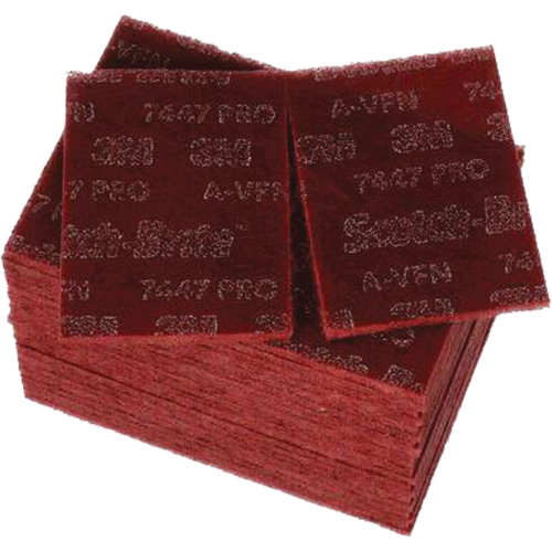 Tampons manuels Scotch-Brite 7447, Oxyde d'aluminium, 9" x 6", Grain Tr&egrave;s fin Quali-T-Solutions