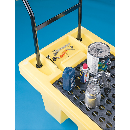 Chariots Poly-Spillcart, 66,5" lo x 29" la x 43,9" h, Cap. de d&eacute;versement 57 gal. US Quali-T-Solutions