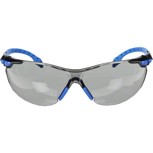 Lunettes de s&eacute;curit&eacute; Solus avec lentilles Scotchgard, Lentille Grise/fum&eacute;e, Antibu&eacute;e, R&eacute;pond ou surpasse la norme CSA Z94.3 Quali-T-Solutions