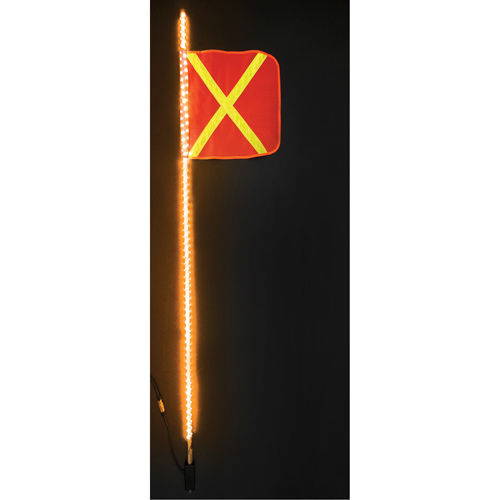 Fanions DEL robustes Safety Whip, Fixation Attelage, Hauteur 6, Orange avec X r&eacute;fl&eacute;chissant Quali-T-Solutions