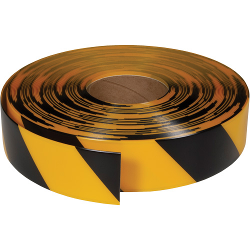 Ruban de marquage tr&egrave;s r&eacute;sistant pour plancher ArmorStripe, 2" x 100', PVC, Noir et jaune Quali-T-Solutions