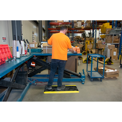 Tapis antifatigue, Losange, 1-2/3' x 3-1/4' x 3/4", Noir/Jaune, Polyur&eacute;thane Quali-T-Solutions
