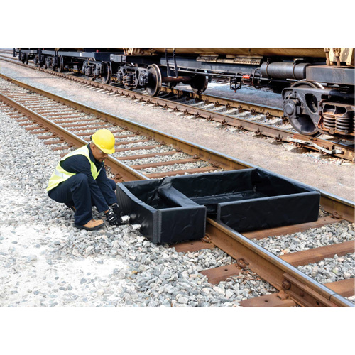 Ultra-Track Berm, 144 US gal. Capacity, 4' W x 6' L x 12" H, Foam Wall Quali-T-Solutions