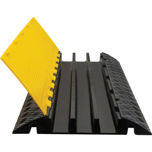 Protecteur de c&acirc;bles en polyur&eacute;thane, 3 canaux, 35,43" lo x 19,69" la x 3" h Quali-T-Solutions