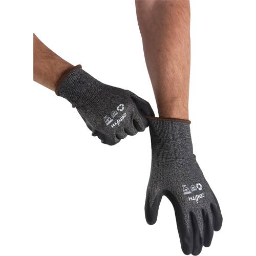 Gants &eacute;cologiques, l&eacute;gers, et r&eacute;sistants &agrave; la coupe, &agrave; haute dext&eacute;rit&eacute;, Taille 9, Calibre 21, Rev&ecirc;tement Mousse de nitrile, Enveloppe en Acier inoxydable/PEHP/rPET, ASTM ANSI niveau A5 Quali-T-Solutions