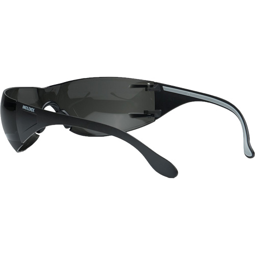 Lunettes de s&eacute;curit&eacute; Adapt Lite, Lentille Fum&eacute;e, Antibu&eacute;e/Anti-&eacute;gratignures, ANSI Z87+/R&eacute;pond ou surpasse la norme CSA Z94.3 Quali-T-Solutions