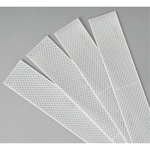 3M Scotchlite Diamond Grade mat&eacute;riau de perceptibilit&eacute; S&eacute;rie 983, 2" la x 12" lo, Blanc Quali-T-Solutions