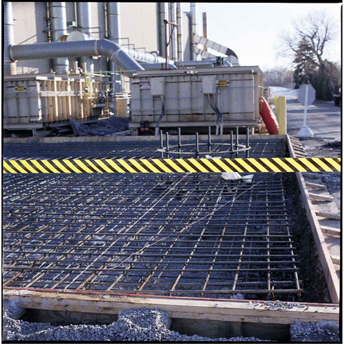 Ruban pour barricade, Anglais, 3" la x 200' lo, 3 mils, Noir sur jaune Quali-T-Solutions