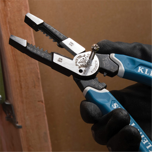 Outil polyvalent Klein-Kurve pour d&eacute;nuder, couper et sertir les fils, 8-1/4" lo, 8 - 20 AWG Quali-T-Solutions