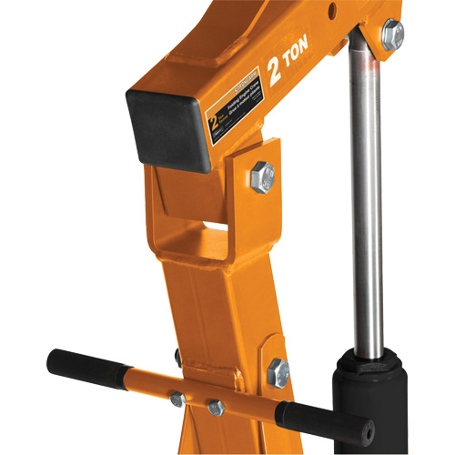 Grue escamotable pour moteur — Strongarm Quali-T-Solutions