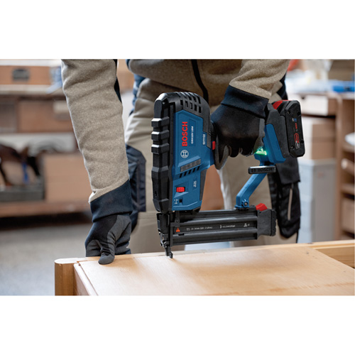 Cloueur pour clous &agrave; t&ecirc;te perdue de calibre 18 (outil seul), 18 V, Lithium-ion Quali-T-Solutions