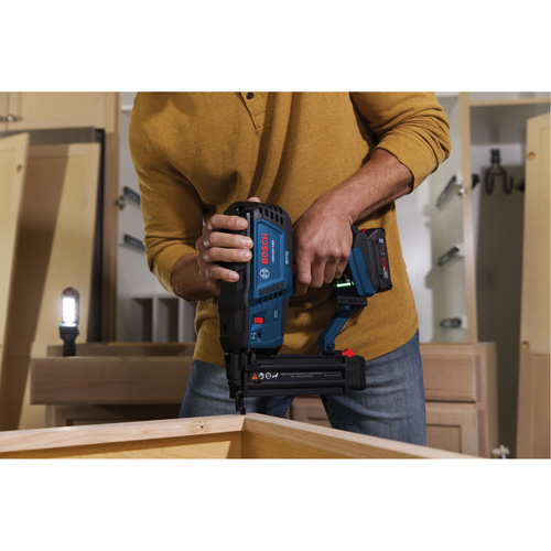 Ensemble cloueuse de finition de calibre 18 avec batterie Standard Power, 18 V, Lithium-ion Quali-T-Solutions