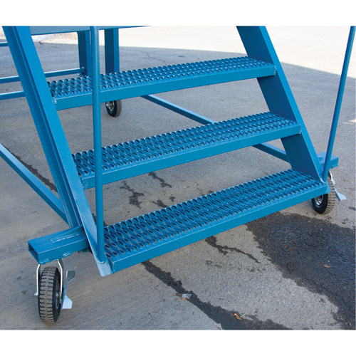 Snow Ladder, Steel, 10 Steps, 99" H, 85-1/2" D, 48" Step, Serrated Quali-T-Solutions