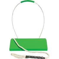 Cale de roue pour avion Checkers Safety SafeRay avec poign&eacute;e ergonomique &agrave; cordage en boucle, Ur&eacute;thane, Vert fluorescent, 24" la x 8" p x 6" h Quali-T-Solutions