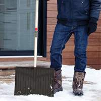 Pelle &agrave; neige Nordic, Lame Polypropyl&egrave;ne, Largueur 17-3/4", Manche Prise en D Quali-T-Solutions