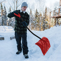 Pelle &agrave; neige Yukon, Lame Polypropyl&egrave;ne, Largueur 18", Manche Prise en D ergonomique Quali-T-Solutions