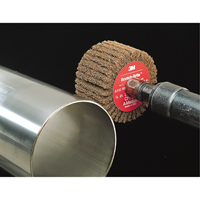Brosses &agrave; lamelles Scotch-Brite, 2" dia. x 1" la, Arbre 1/4", Oxyde d'aluminium Quali-T-Solutions
