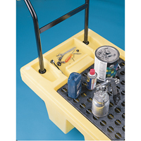 Chariots Poly-Spillcart, 66,5" lo x 29" la x 43,9" h, Cap. de d&eacute;versement 57 gal. US Quali-T-Solutions