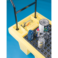 Chariots Poly-Spillcart, 66,5" lo x 29" la x 43,9" h, Cap. de d&eacute;versement 57 gal. US Quali-T-Solutions