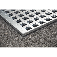 Ultra-Spill Pallet en acier, 4 barils, Capacit&eacute; de d&eacute;versement 68 gal. US, 49,1" x 47,1" x 10,9" Quali-T-Solutions
