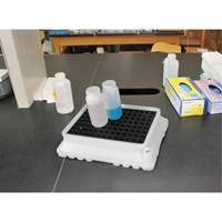 P4 Ultra-Spill Tray, 17" lo x 21" la x 4" h, Cap. de d&eacute;versement 2,9 gal. US Quali-T-Solutions
