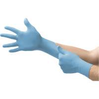 Gants jetables Vesatility 92-134 MICROFLEX, 5.5/6/T-petit, Nitrile, 2,76-mil/3,94-mil, Sans poudre, Bleu, Classe 2 Quali-T-Solutions