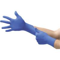 Gants jetables N21 MICROFLEX, 6,5/7/Petit, Nitrile, 4,7 mils/5,5-mil, Sans poudre, Cobalt, Classe 2 Quali-T-Solutions