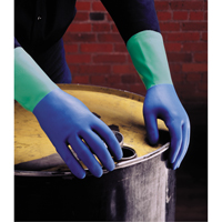 Gants Protector, Taille 6/Petit/6,5, 13" lo, Nitrile/Latex de caoutchouc, Doublure en Ouat&eacute;e, 28 mils Quali-T-Solutions