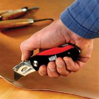 Couteau utilitaire pliant, 2-3/8" lame, poign&eacute;e en Plastique/Coussin&eacute;e Quali-T-Solutions